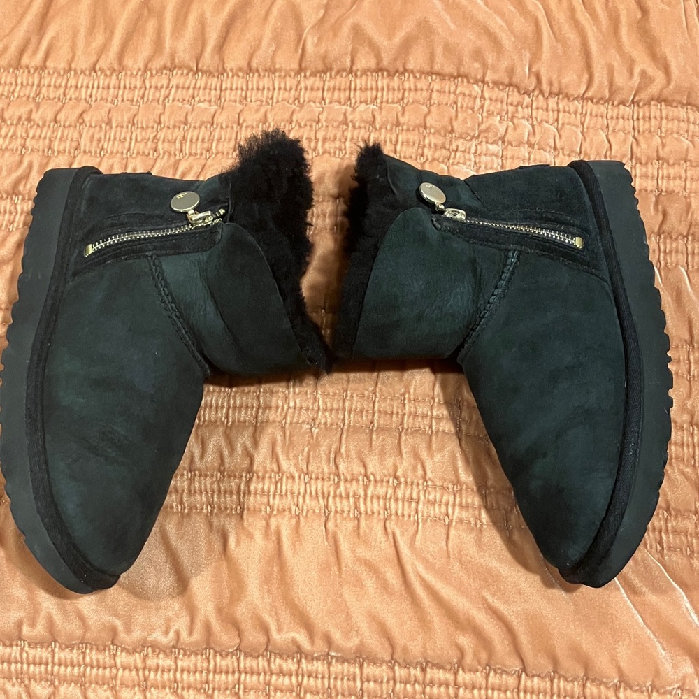 Ugg Bailey Zip Mini Boot Size 6 - image 3